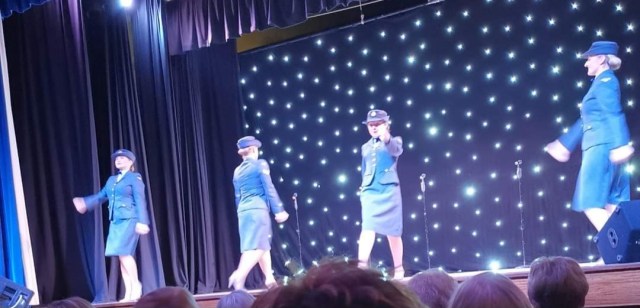 D-Day Darlings — Cornbow Hall, Halesowen — 23 December 2022 